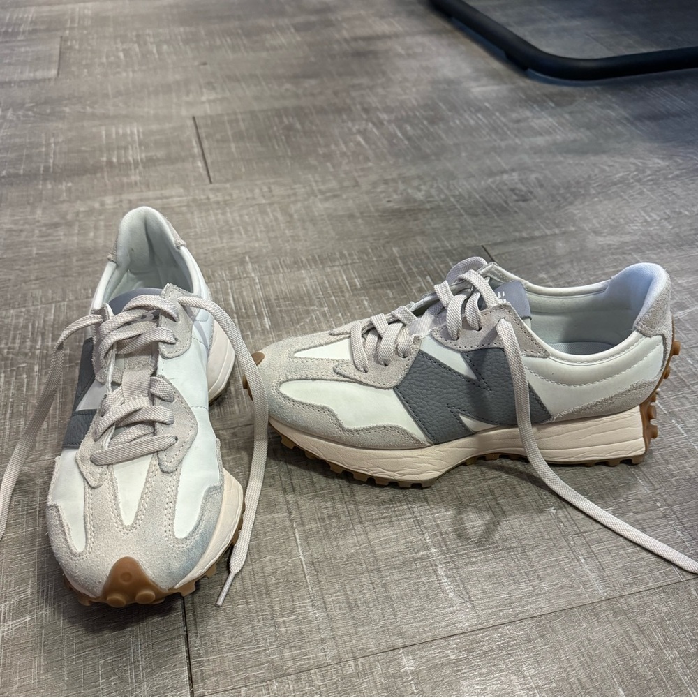 New Balance 327 Sneakers